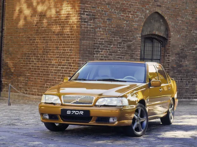 S70（ボルボ）の歴代モデル・グレード別カタログ | 中古車情報・中古車