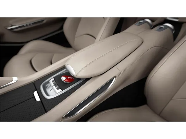 GTC4ルッソ（フェラーリ）の歴代モデル・グレード別カタログ | 中古車