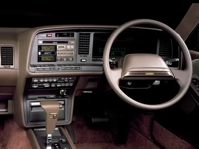 クラウンセダン（トヨタ）1987年9月〜1995年11月販売終了モデルの新車