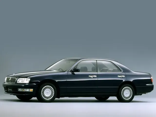 日産 グロリア 1997年6月モデル 2.5 ブロアム FOUR 4WD