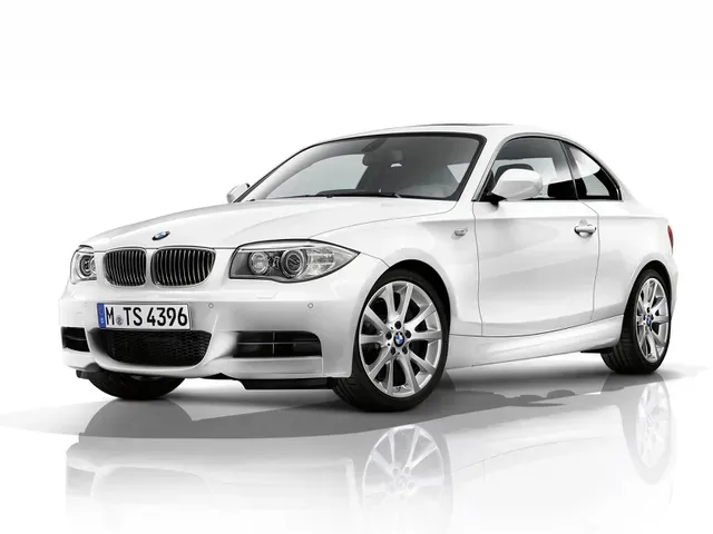 BMW 1シリーズクーペ 2011年6月モデル 135i