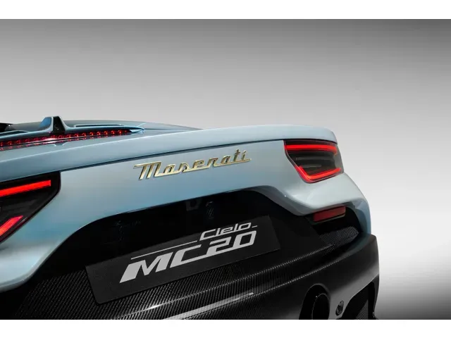 マセラティ MC20チェロ 2022年5月モデル