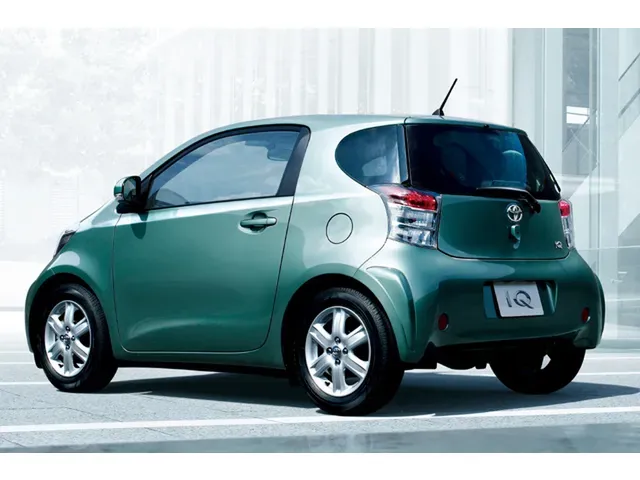 iQ（トヨタ）の新車カタログ | 中古車情報・中古車検索なら【車選び