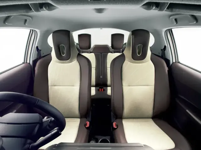 iQ（トヨタ）の新車カタログ | 中古車情報・中古車検索なら【車選び