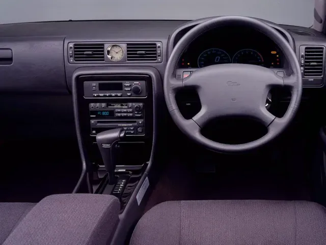 グロリア（日産）1991年6月〜1995年5月販売終了モデルの新車カタログ