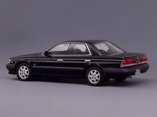 ローレル・クイーン【廃盤】 ローレル（日産）1988年12月〜1992年12月販売終了モデルの新車カタログ