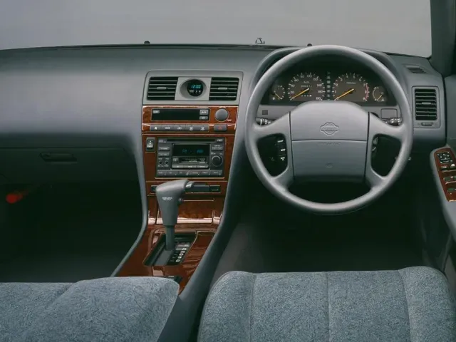 ローレル（日産）1993年1月〜1997年5月販売終了モデルの新車カタログ