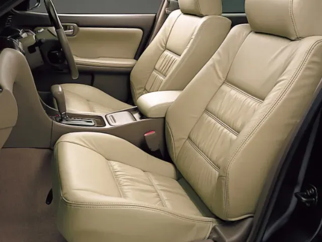 ローレル（日産）1997年6月〜2002年12月販売終了モデルの新車カタログ