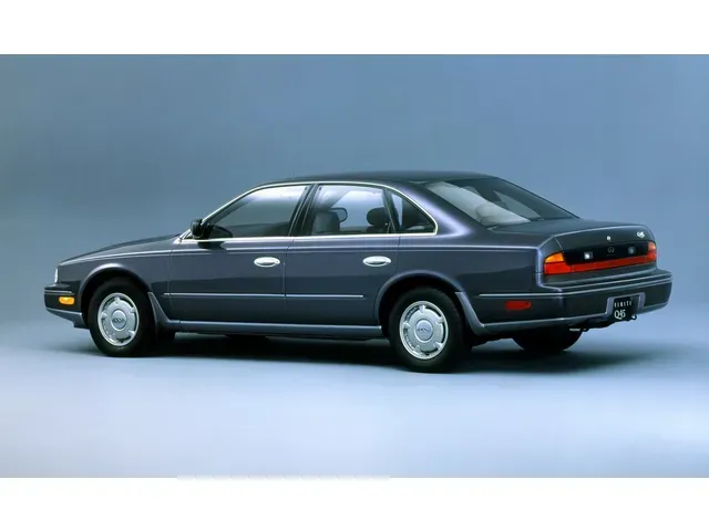 日産 インフィニティQ45 1989年11月モデル