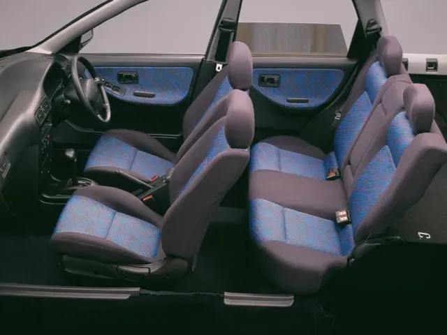 日産 ウイングロード 1996年5月モデル