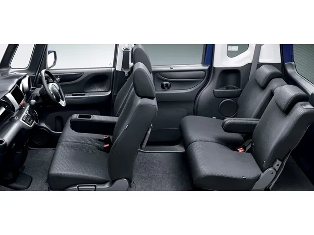 ホンダ N-BOXカスタム 2011年12月モデル