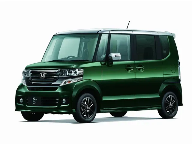 ホンダ N-BOXカスタム 2011年12月モデル