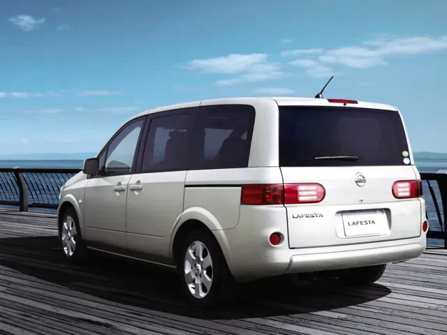 ラフェスタ（日産）の歴代モデル・グレード別カタログ | 中古車情報
