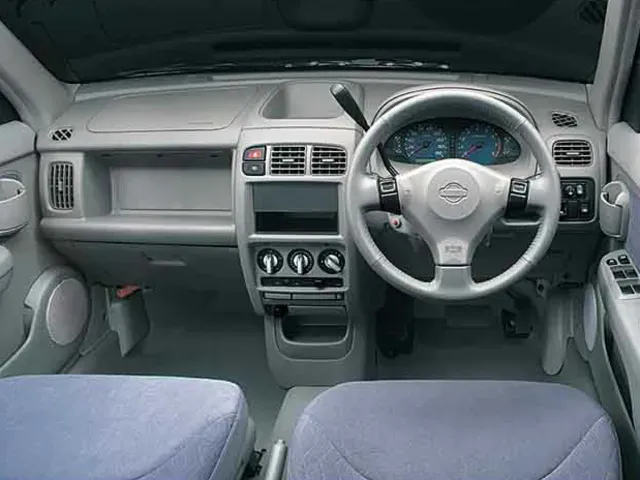 キューブ（日産）1998年2月〜2002年9月販売終了モデルの新車カタログ