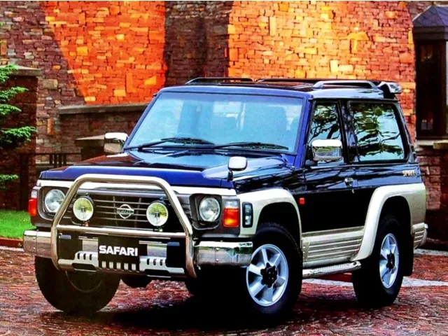 日産　2代目サファリ　タカログ　1987年10月　クロスカントリー　B サファリ（日産）1987年10月〜1997年9月販売終了モデルの新車カタログ