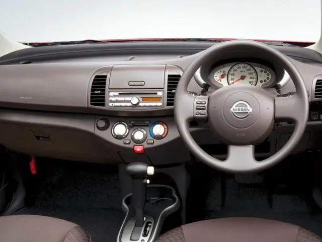 マーチ（日産）2002年3月〜2010年7月販売終了モデルの新車