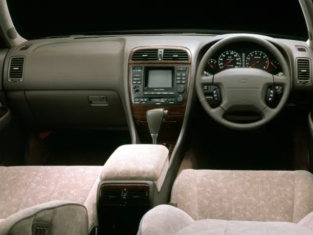 セドリック（日産）1995年6月〜1999年5月販売終了モデルの新車カタログ