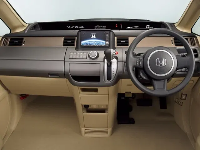 ステップワゴンH１７年式 ステップワゴン 2005（平成17）年式の中古車を探すなら【グーネット】