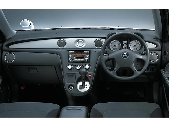 エアトレック（三菱）2001年6月〜2005年10月販売終了モデルの新車