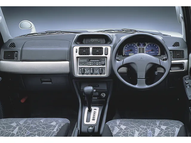 パジェロイオ（三菱）1998年6月〜2007年6月販売終了モデルの新車