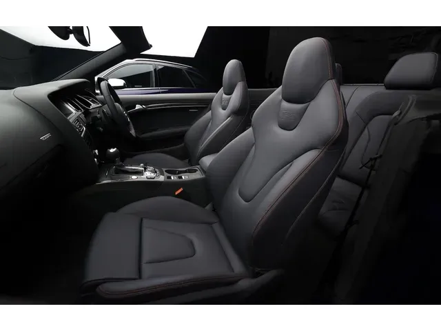 アウディ SQ5 2013年10月モデル