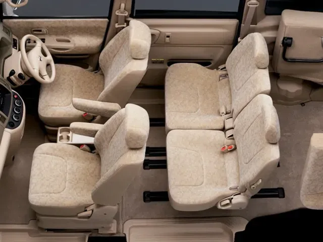 セレナ（日産）1999年6月〜2005年4月販売終了モデルの新車カタログ