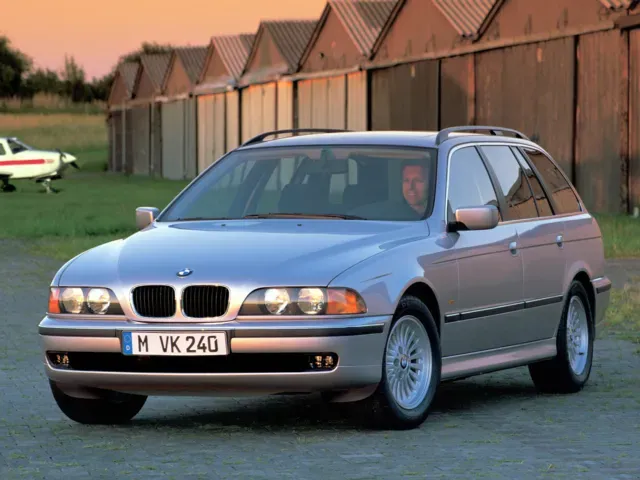 BMW 5シリーズツーリング 1999年8月モデル 528i Mスポーツ