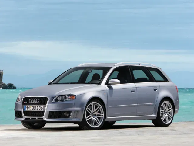アウディ RS4アバント 2006年7月モデル 4.2 4WD