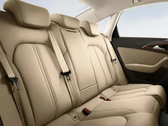 アウディ S6 2012年8月モデル