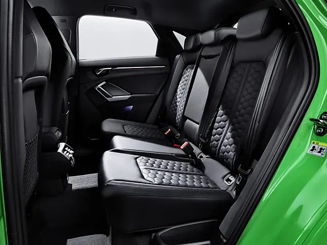 アウディ RS Q3スポーツバック