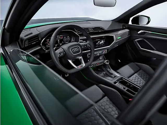 アウディ RS Q3スポーツバック