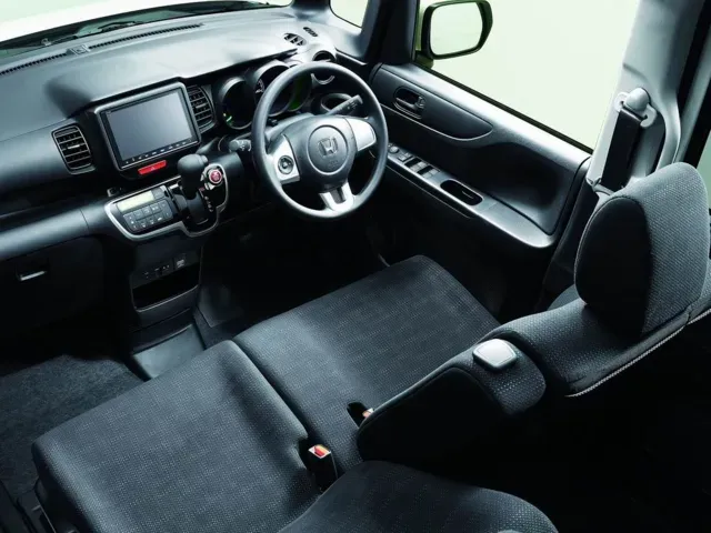 ホンダ N-BOX 2011年12月モデル