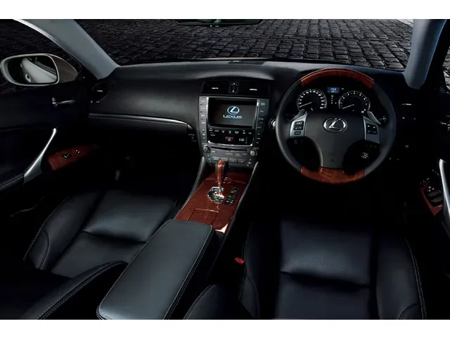 IS（レクサス）2005年9月〜2013年4月販売終了モデルの新車カタログ