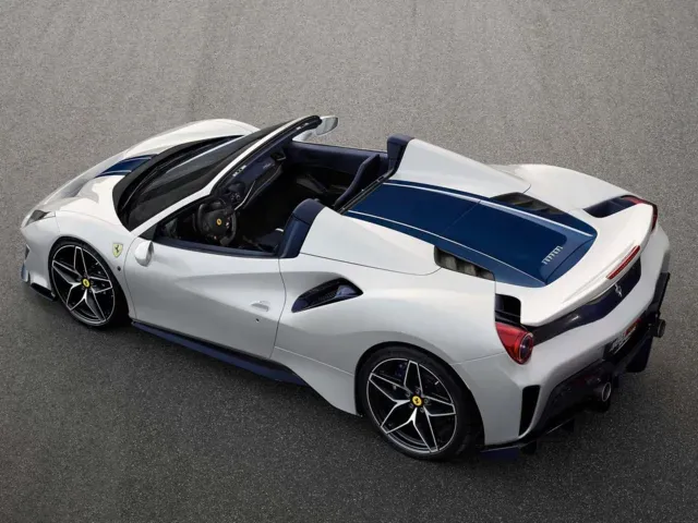 488ピスタスパイダー（フェラーリ）の歴代モデル・グレード別カタログ