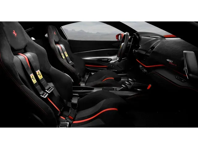 488ピスタ（フェラーリ）の歴代モデル・グレード別カタログ | 中古車