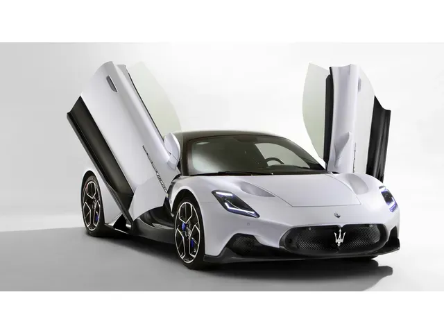 MC20（マセラティ）の歴代モデル・グレード別カタログ | 中古車情報