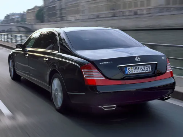 MAYBACH マイバッハ 57 62 カタログ 1200px-Maybach_62_S_Classic-