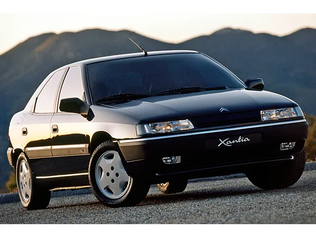 1/24 シトロエン エグザンティア V6 アクティバ 1993 (ブラック) エグザンティア（シトロエン）SX（1993年10月）｜カタログから