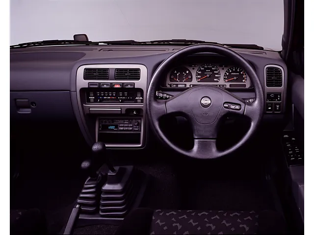 テラノ（日産）1986年8月〜1995年8月販売終了モデルの新車カタログ