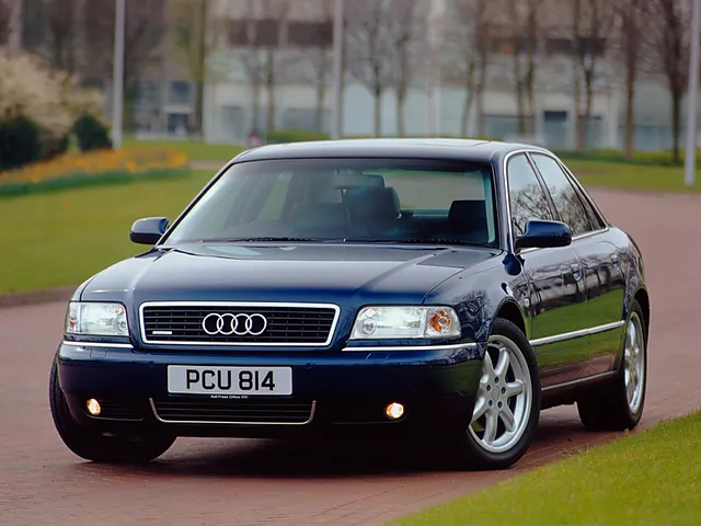 アウディ A8 1996年10月モデル 4.2 クワトロ 4WD