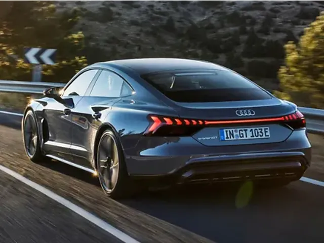 アウディ e-tron GT 2021年10月モデル