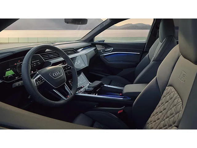 アウディ SQ8スポーツバック e-tron 2023年12月モデル