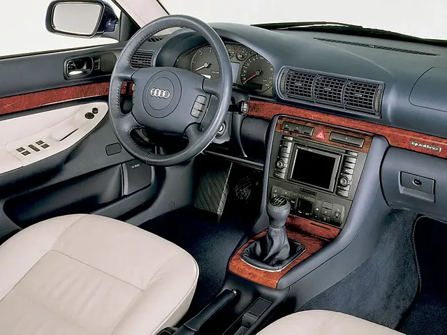 A4（アウディ）1995年10月〜2001年5月販売終了モデルの新車