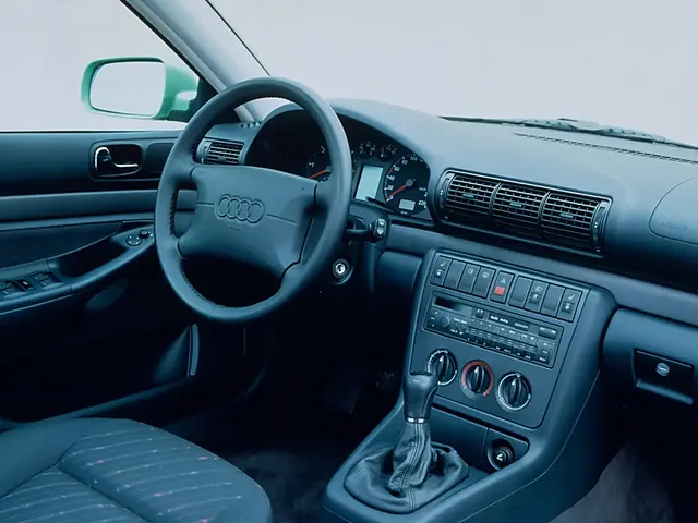 A4（アウディ）1995年10月〜2001年5月販売終了モデルの新車