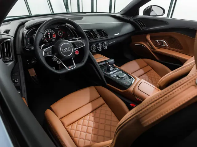 アウディR8 カタログ R8（アウディ）の歴代モデル・グレード別カタログ情報｜中古車