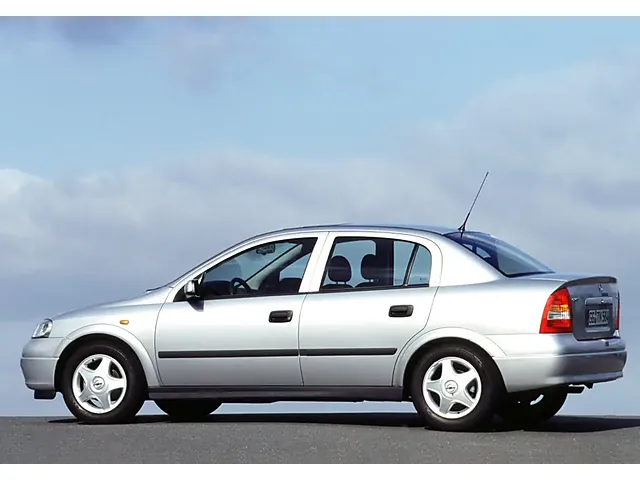 アストラセダン（オペル）1999年1月〜2004年9月販売終了モデルの新車