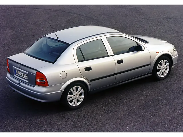 アストラセダン（オペル）1999年1月〜2004年9月販売終了モデルの新車