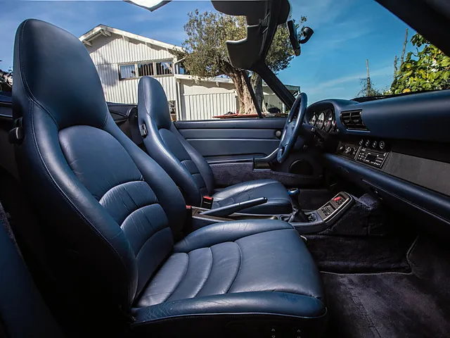 911カブリオレ（ポルシェ）1994年1月〜1998年3月販売終了モデルの新車