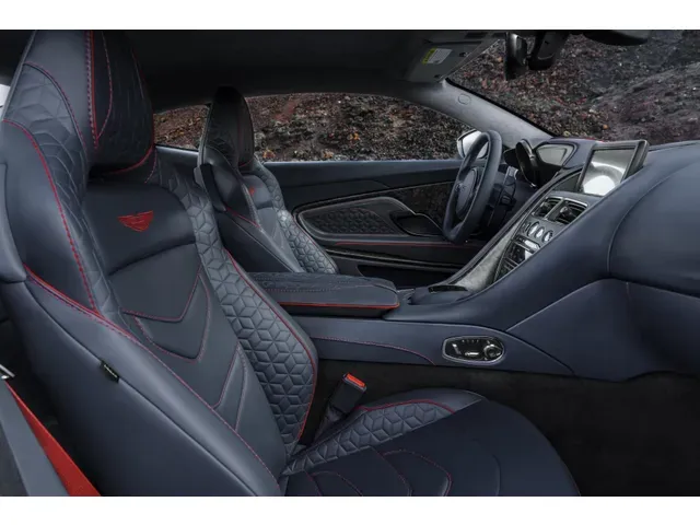 DBSスーパーレッジェーラ（アストンマーティン）の新車カタログ
