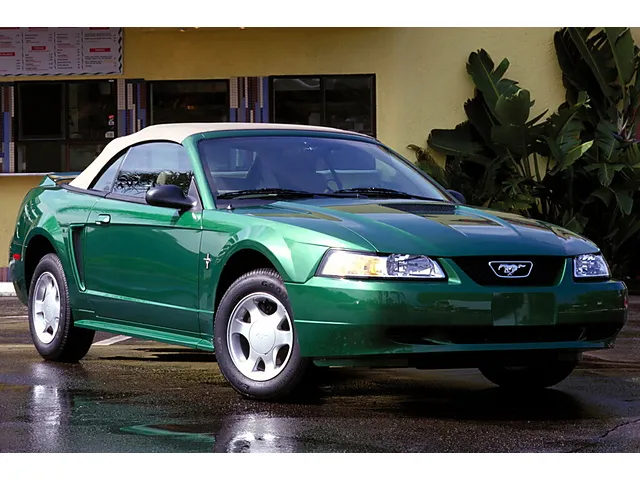 マスタングコンバーチブル（フォード）1994年5月〜2006年5月販売終了